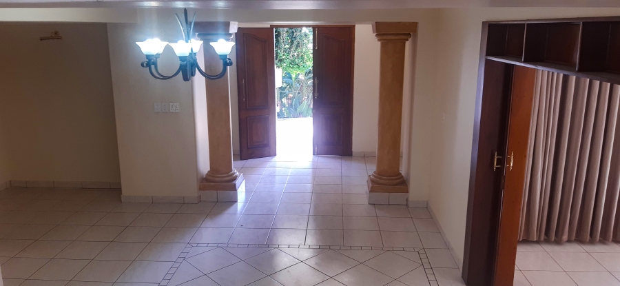 To Let 4 Bedroom Property for Rent in Waterkloof Gauteng