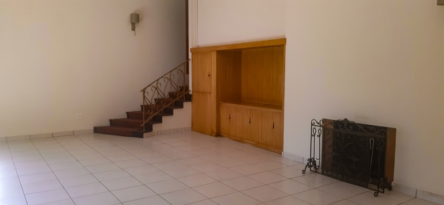 To Let 4 Bedroom Property for Rent in Waterkloof Gauteng