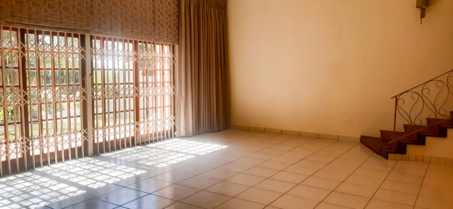 To Let 4 Bedroom Property for Rent in Waterkloof Gauteng