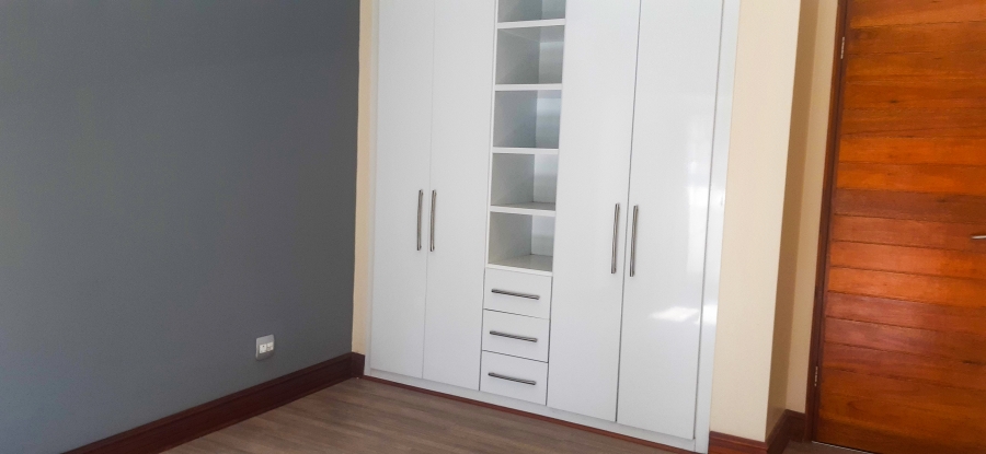 To Let 4 Bedroom Property for Rent in Waterkloof Gauteng