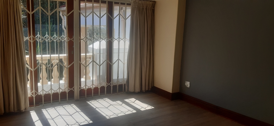 To Let 4 Bedroom Property for Rent in Waterkloof Gauteng