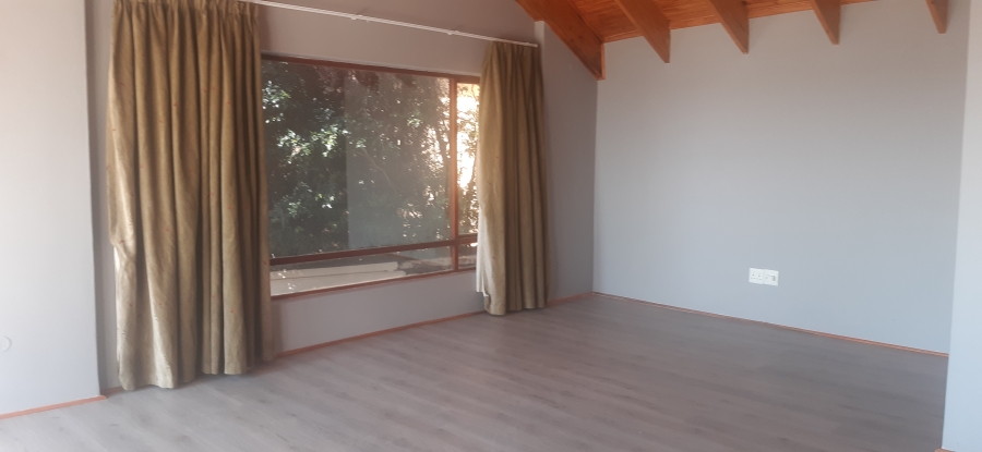 To Let 4 Bedroom Property for Rent in Waterkloof Gauteng