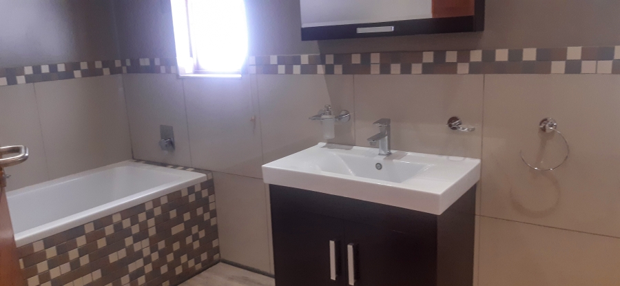 To Let 4 Bedroom Property for Rent in Waterkloof Gauteng