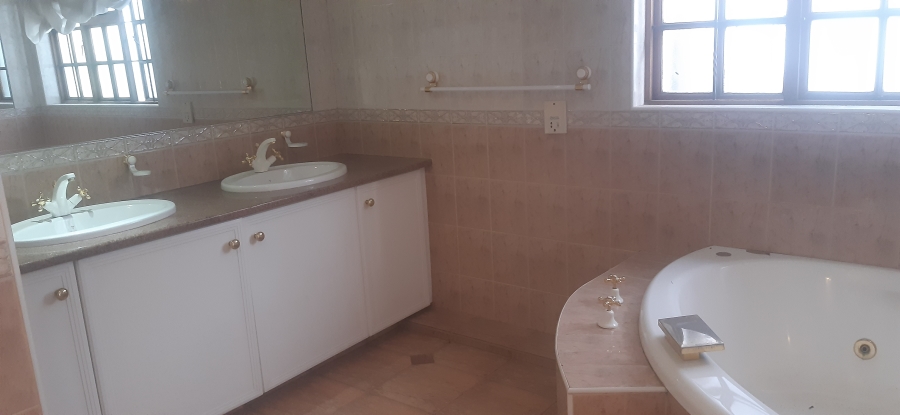 To Let 4 Bedroom Property for Rent in Waterkloof Gauteng