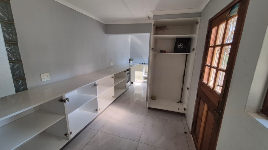 To Let 5 Bedroom Property for Rent in Eastleigh Ridge Gauteng