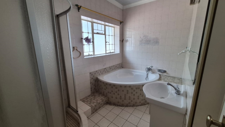 To Let 5 Bedroom Property for Rent in Eastleigh Ridge Gauteng