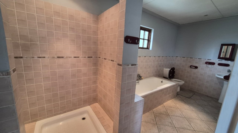 To Let 5 Bedroom Property for Rent in Eastleigh Ridge Gauteng