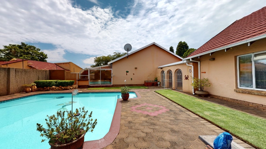 3 Bedroom Property for Sale in Klippoortje Gauteng