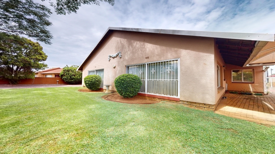 3 Bedroom Property for Sale in Klippoortje Gauteng