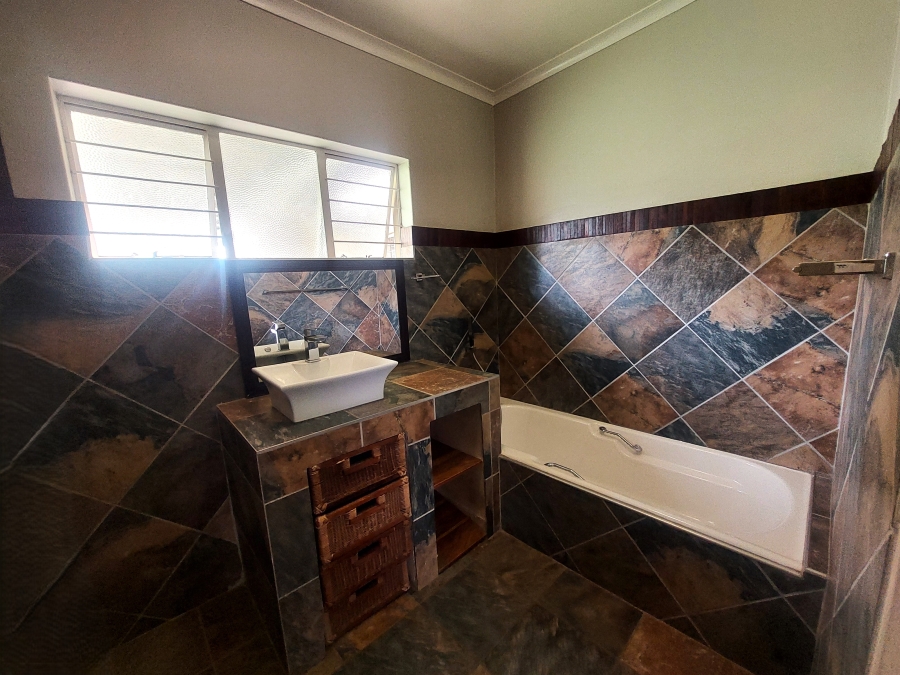 4 Bedroom Property for Sale in Waterkloof Ridge Gauteng