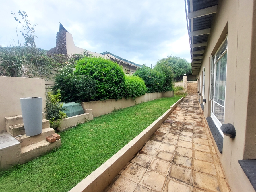 4 Bedroom Property for Sale in Waterkloof Ridge Gauteng