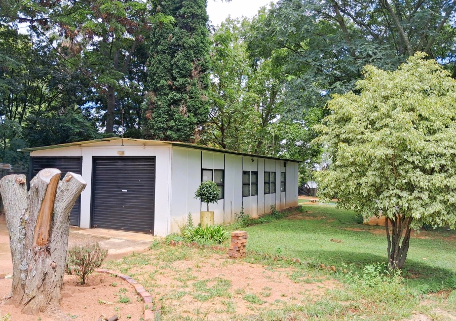 8 Bedroom Property for Sale in Glen Austin Gauteng