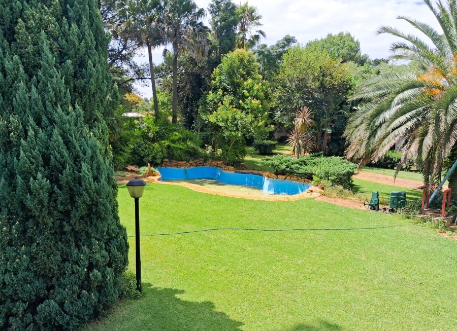 8 Bedroom Property for Sale in Glen Austin Gauteng