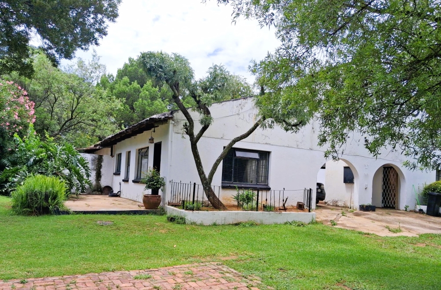 8 Bedroom Property for Sale in Glen Austin Gauteng