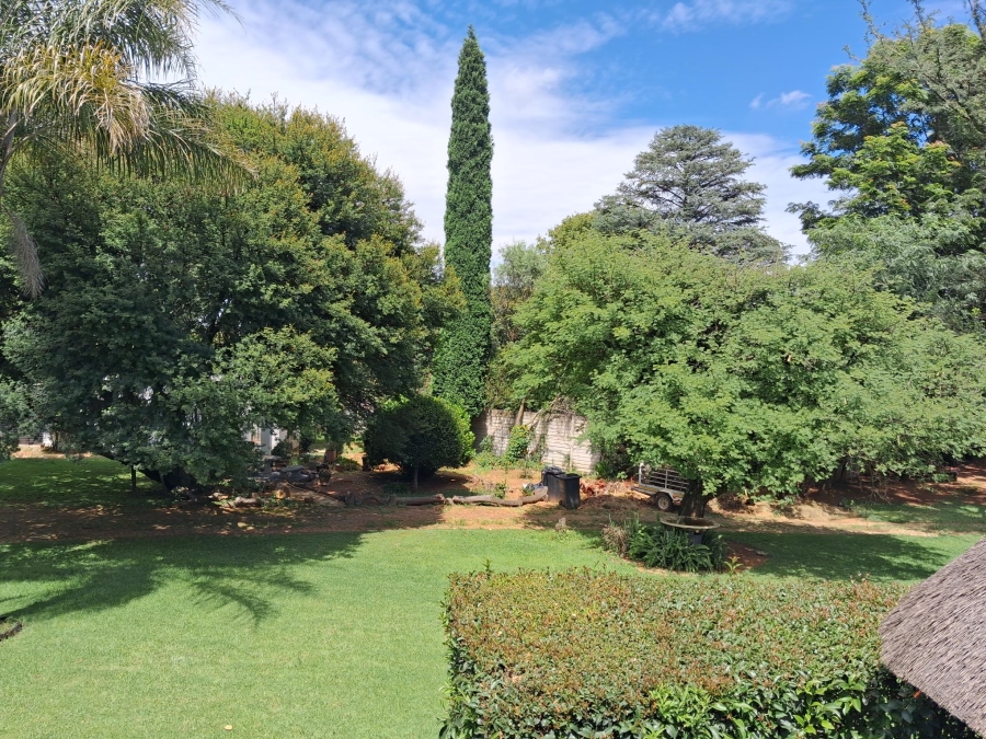 8 Bedroom Property for Sale in Glen Austin Gauteng