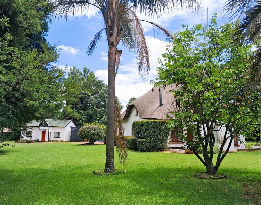 8 Bedroom Property for Sale in Glen Austin Gauteng