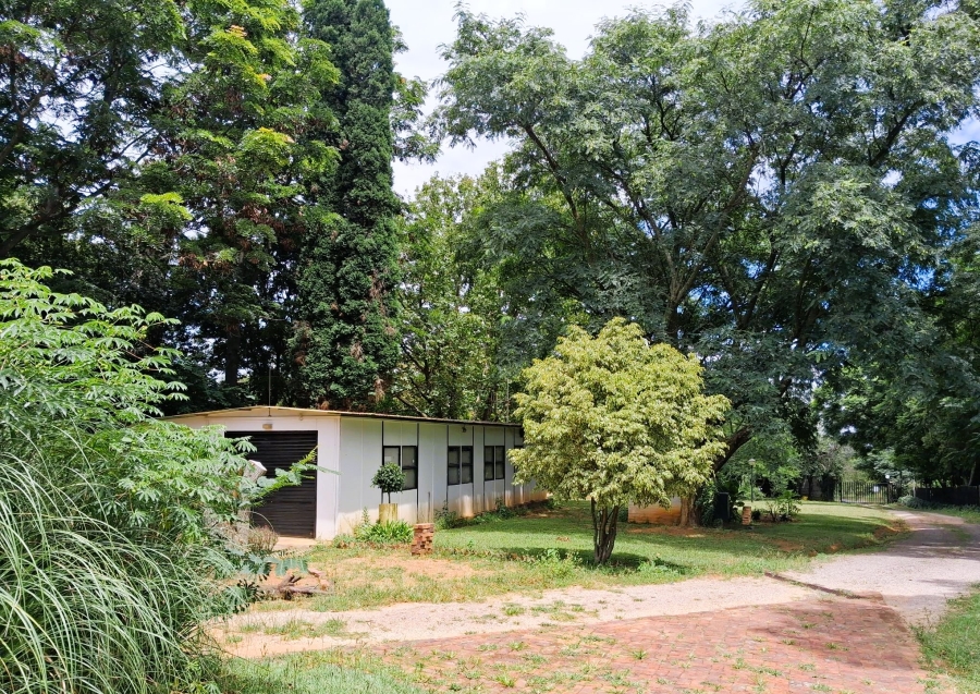 8 Bedroom Property for Sale in Glen Austin Gauteng