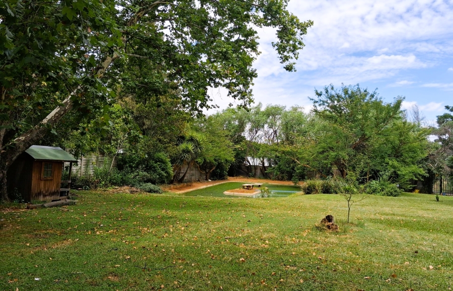 8 Bedroom Property for Sale in Glen Austin Gauteng