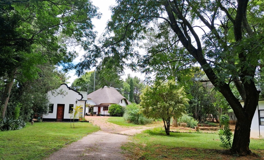 8 Bedroom Property for Sale in Glen Austin Gauteng