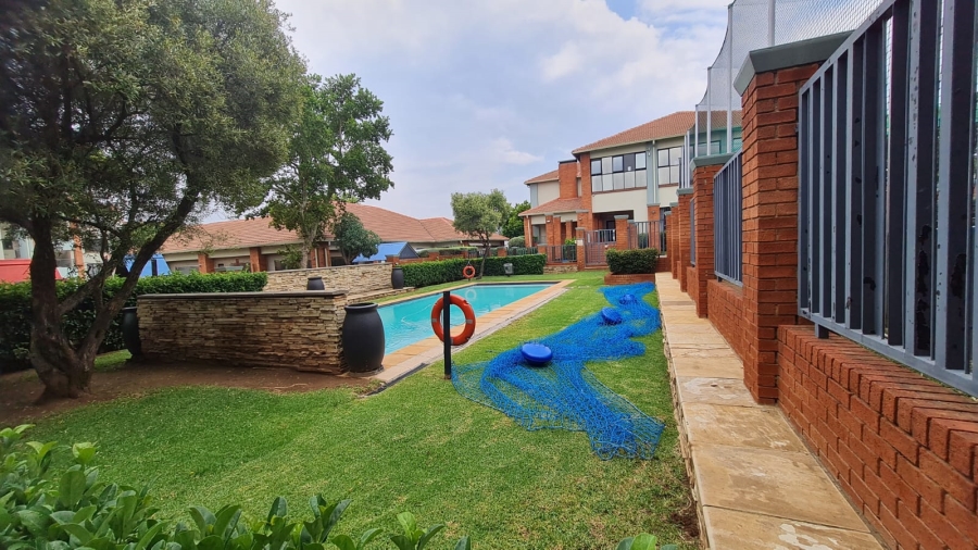 To Let 2 Bedroom Property for Rent in Greenstone Hill Gauteng