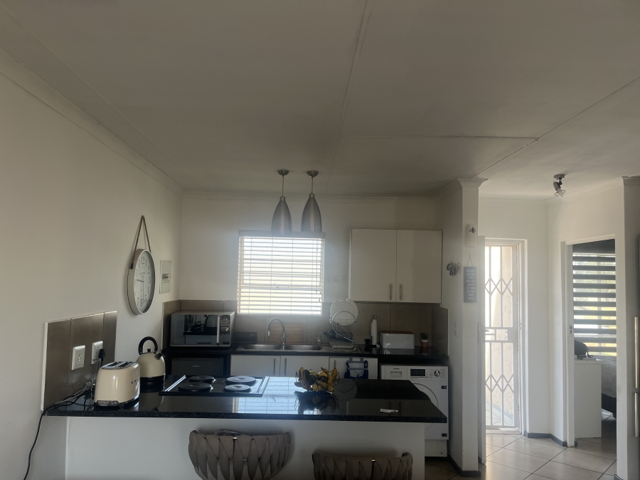 2 Bedroom Property for Sale in Albertsdal Gauteng