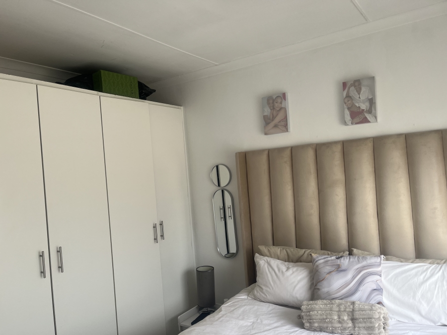 2 Bedroom Property for Sale in Albertsdal Gauteng