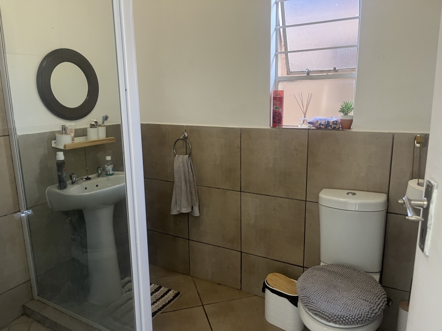 2 Bedroom Property for Sale in Albertsdal Gauteng