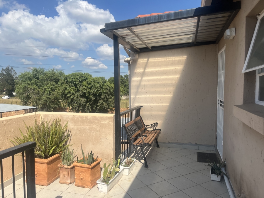 2 Bedroom Property for Sale in Albertsdal Gauteng
