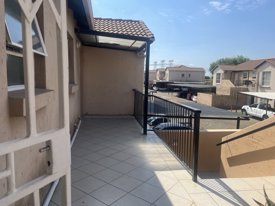 2 Bedroom Property for Sale in Albertsdal Gauteng