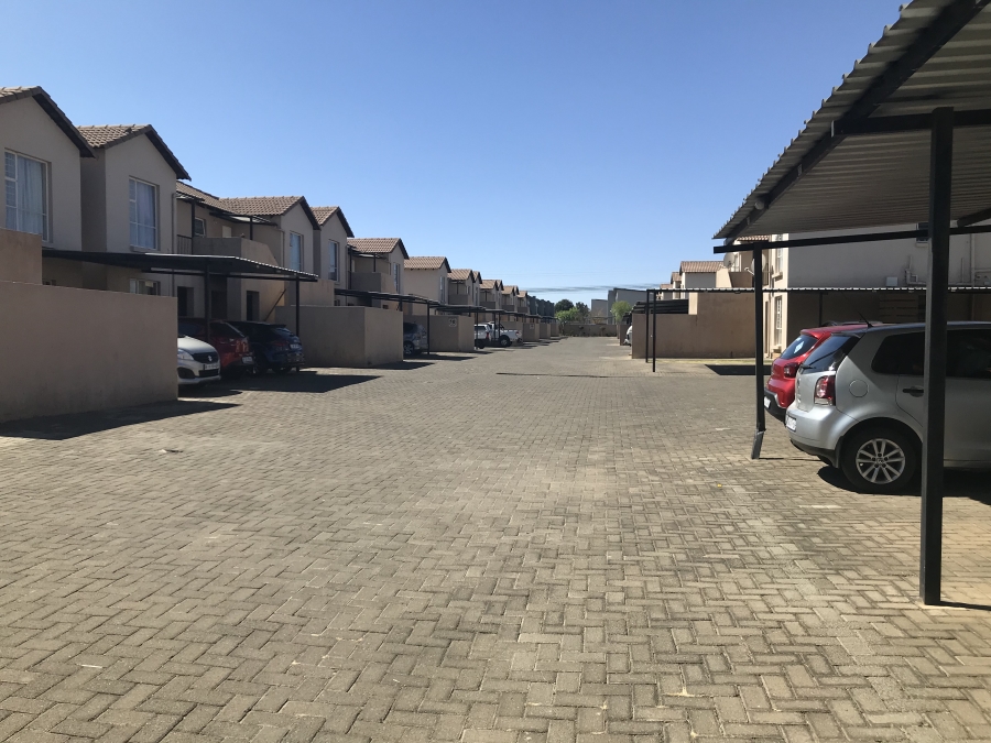 2 Bedroom Property for Sale in Albertsdal Gauteng