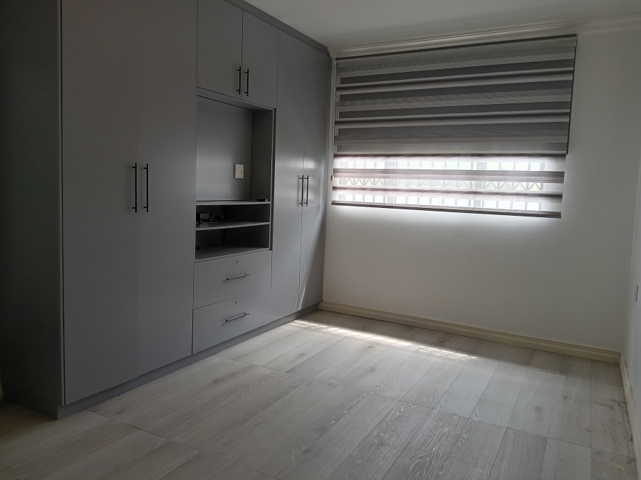 5 Bedroom Property for Sale in Alan Manor Gauteng