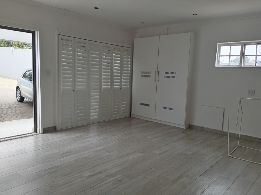 5 Bedroom Property for Sale in Alan Manor Gauteng