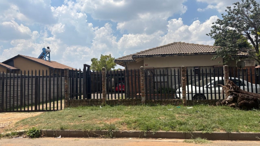 3 Bedroom Property for Sale in Elandsfontein Rail Gauteng