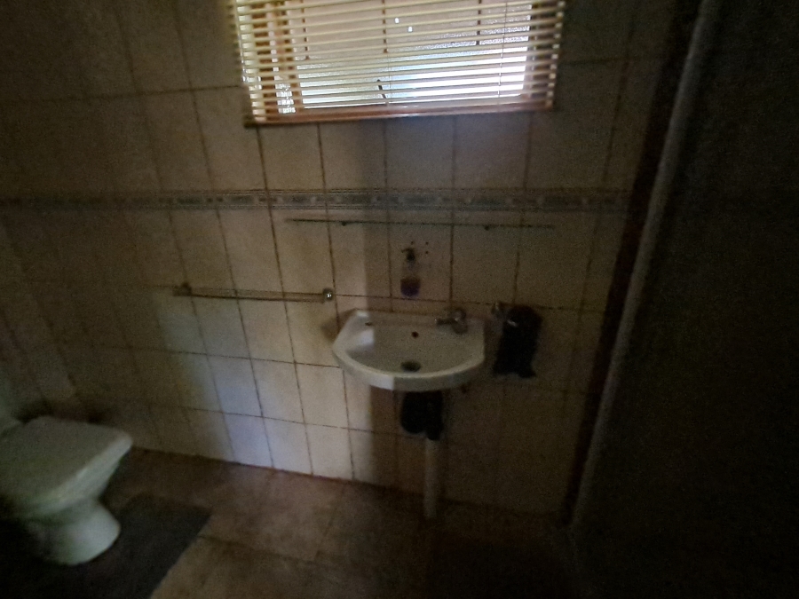 To Let 4 Bedroom Property for Rent in Zeekoefontein Gauteng