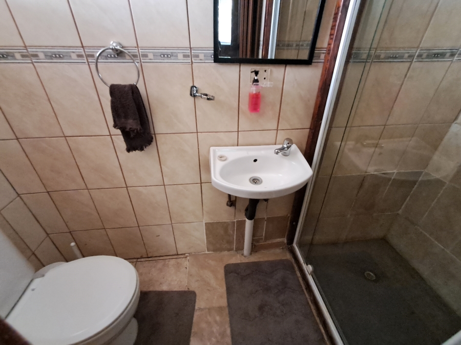 To Let 4 Bedroom Property for Rent in Zeekoefontein Gauteng