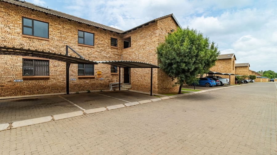 3 Bedroom Property for Sale in Goedeburg Gauteng