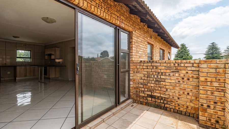 3 Bedroom Property for Sale in Goedeburg Gauteng