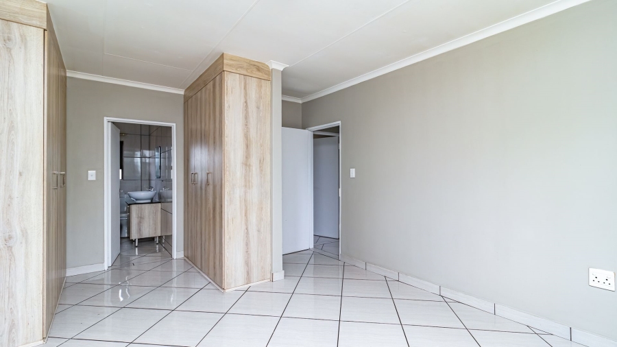 3 Bedroom Property for Sale in Goedeburg Gauteng