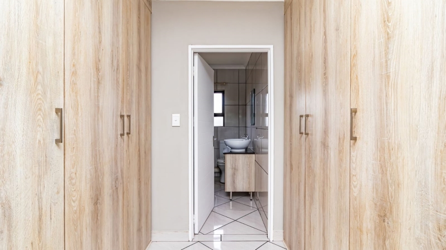 3 Bedroom Property for Sale in Goedeburg Gauteng