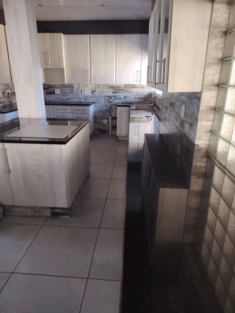 4 Bedroom Property for Sale in Cinderella Gauteng
