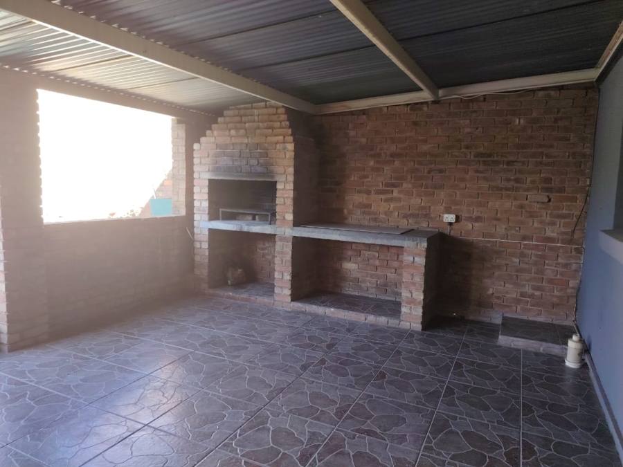 4 Bedroom Property for Sale in Cinderella Gauteng
