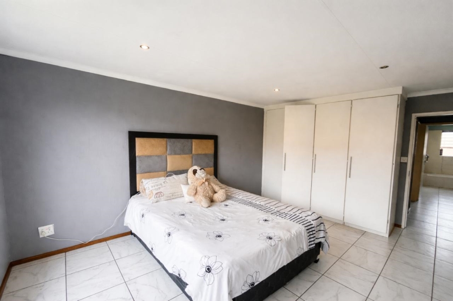 To Let 2 Bedroom Property for Rent in Ferndale Gauteng