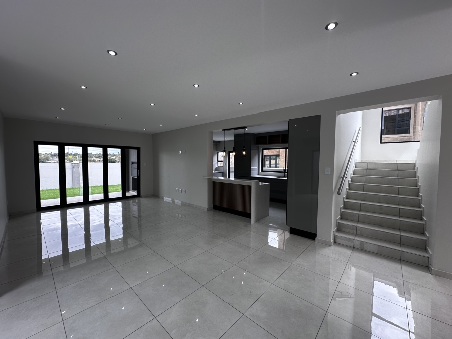 5 Bedroom Property for Sale in Helderwyk Gauteng