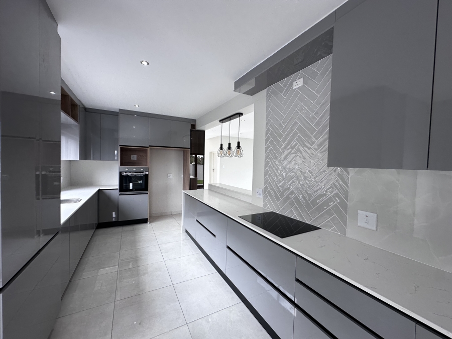 5 Bedroom Property for Sale in Helderwyk Gauteng