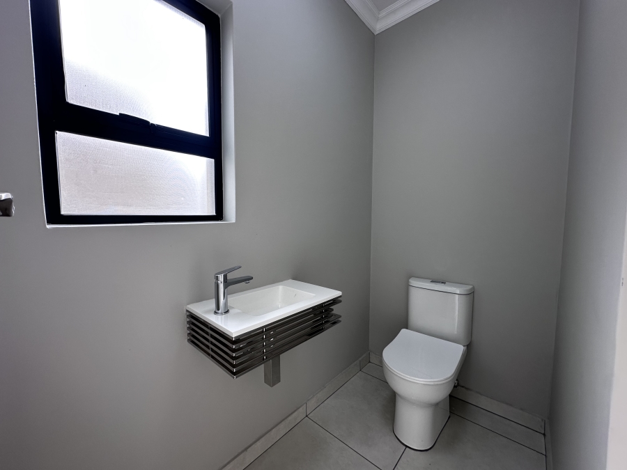 5 Bedroom Property for Sale in Helderwyk Gauteng