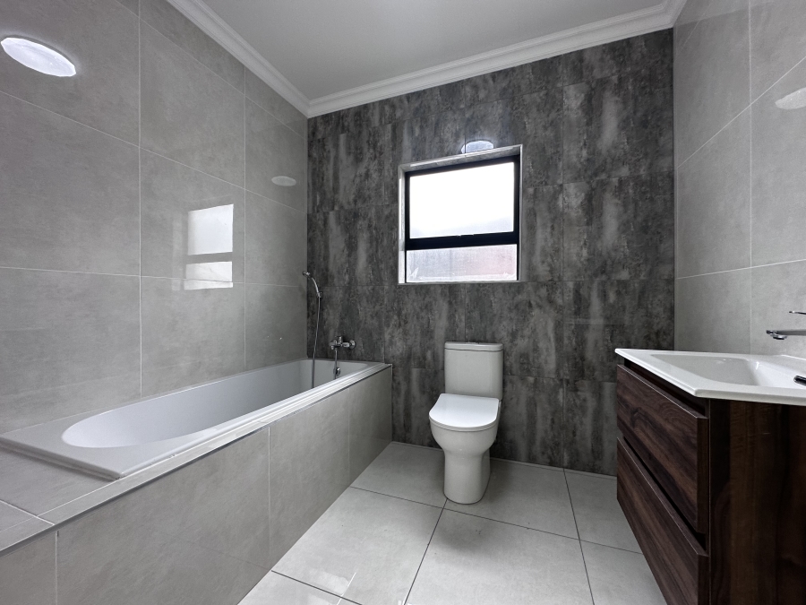 5 Bedroom Property for Sale in Helderwyk Gauteng