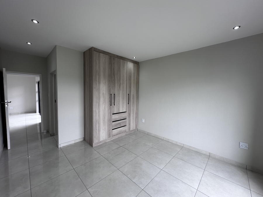 5 Bedroom Property for Sale in Helderwyk Gauteng