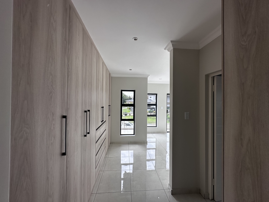 5 Bedroom Property for Sale in Helderwyk Gauteng