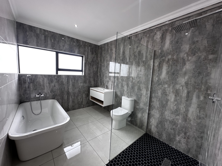 5 Bedroom Property for Sale in Helderwyk Gauteng