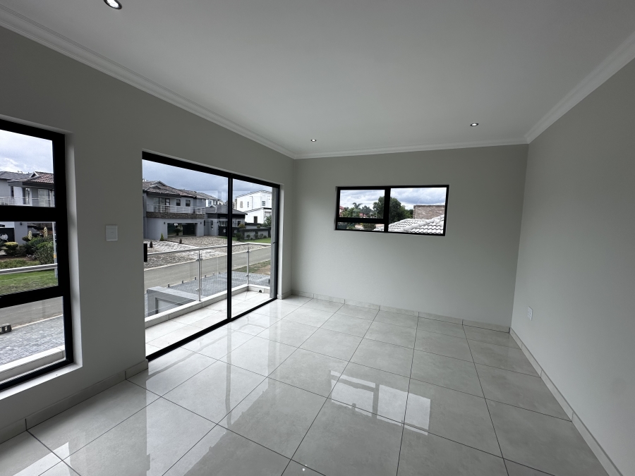 5 Bedroom Property for Sale in Helderwyk Gauteng